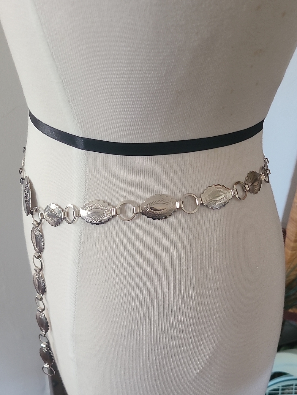 Western Style Concho Silver Tone Belt - Picture 3 of 8
